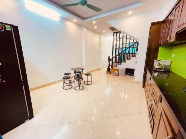 Bán nhà 30 m² xung quanh nhiều tiện ích tại Đường Lê Trực, Phường 1, Quận 6, Hồ Chí Minh